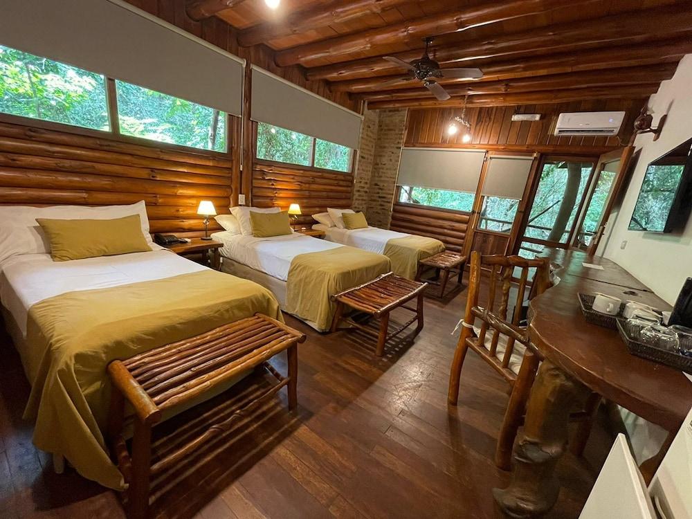 La Aldea De La Selva Lodge ปูแอร์โตอีกวาซู ภายนอก รูปภาพ